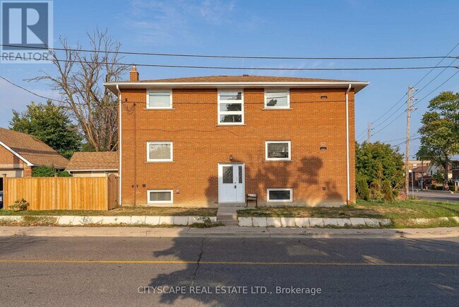 Photo du bâtiment - 2724 Lake Shore Blvd W