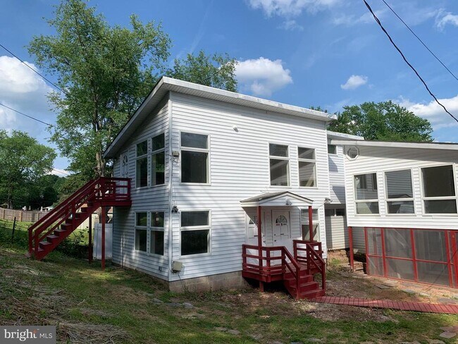 Building Photo - 46 Red Rowan Ln