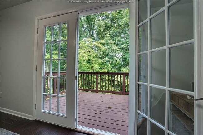 Deck - 225 Walker Dr