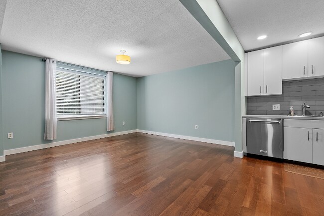 Foto del edificio - 1029 Pleasant St