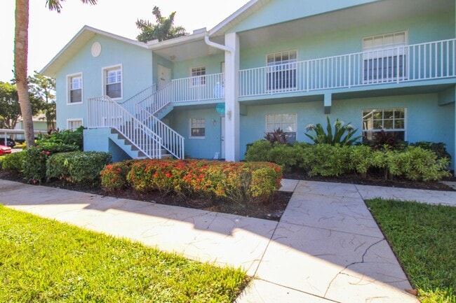 Building Photo - **LOVELY FULLY FURNISHED SEASONAL RENTAL**2 BEDS/2 BATHS**PINE HAVEN**
