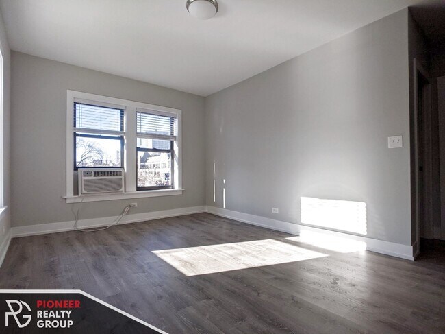 Foto del edificio - 711 W Brompton Ave