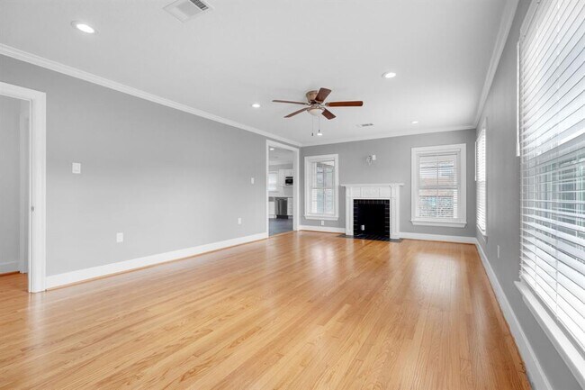Building Photo - 1707 Binz St