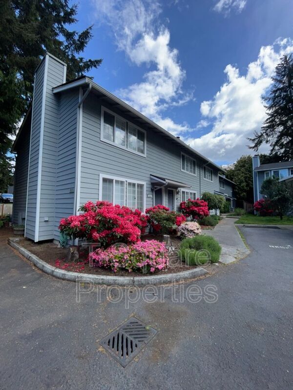 Building Photo - 9515 Firdale Ave