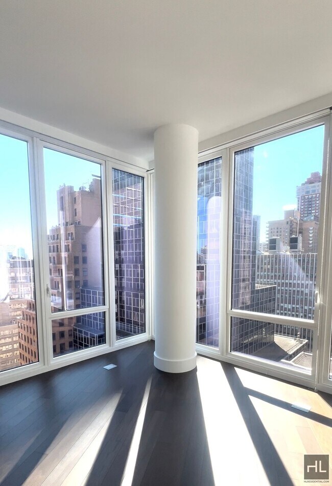 Building Photo - East 44th Street / Amazing 2-Bed 2-Bath / ...