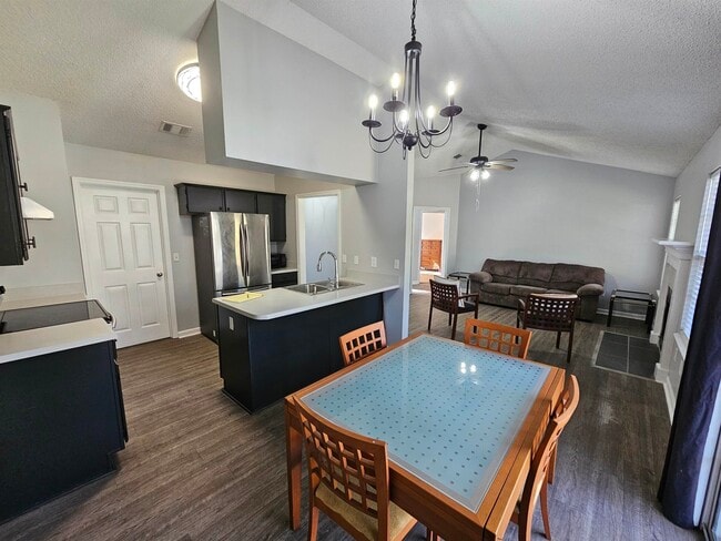 Foto del edificio - 2428 Beechnut Ln