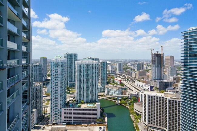Foto del edificio - 465 Brickell Ave