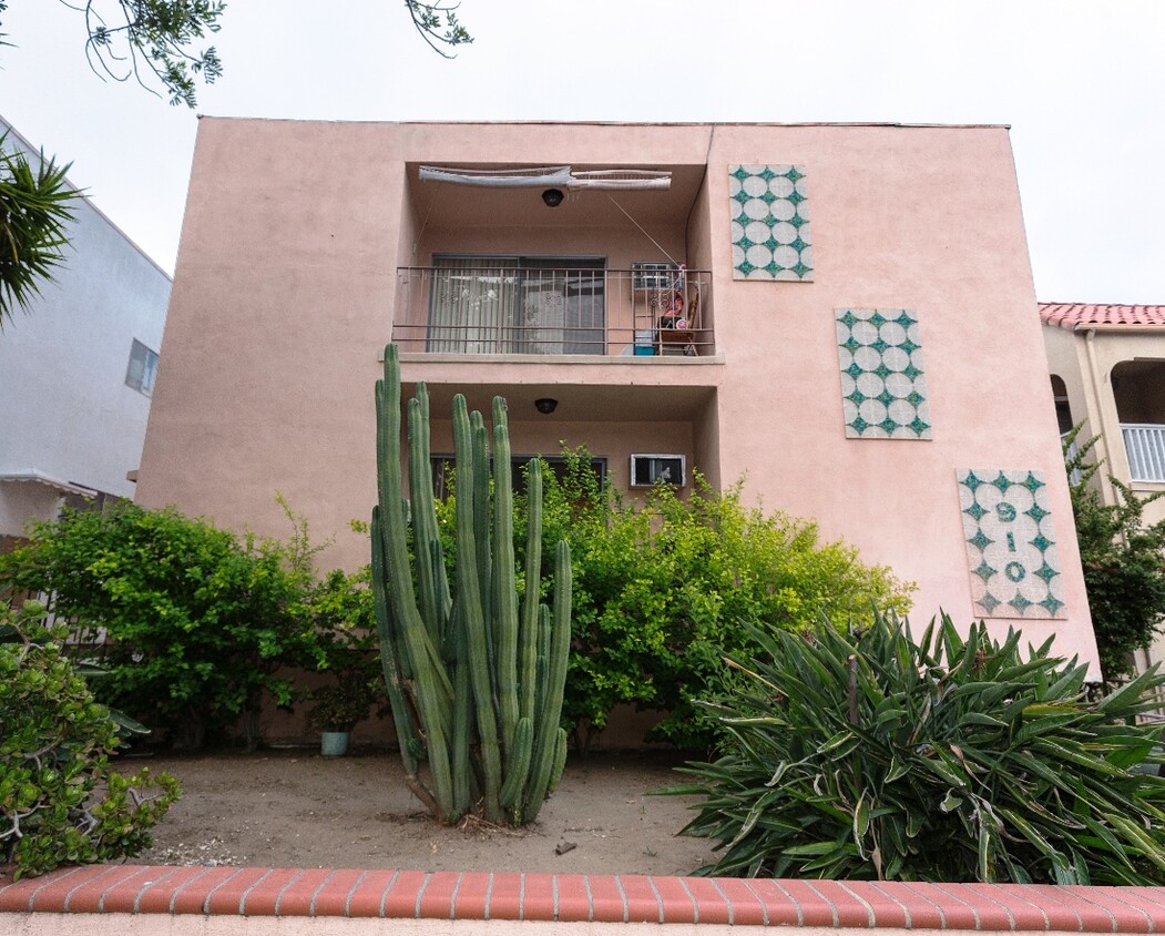 Primary Photo - 910 N Ogden Dr