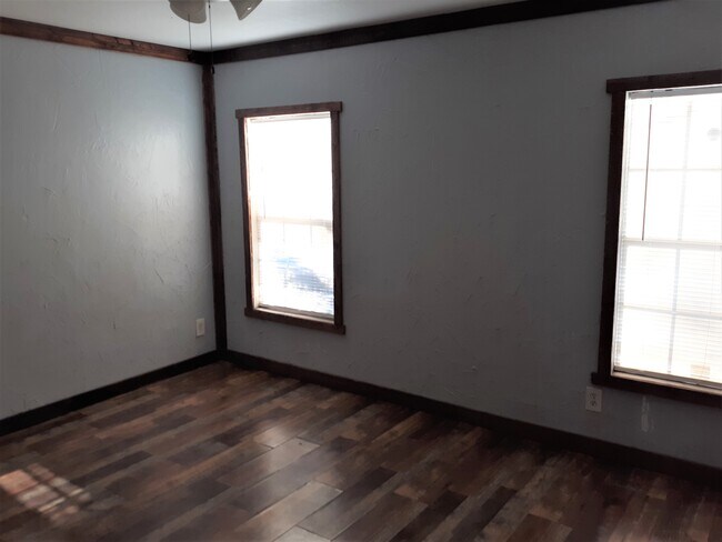 Building Photo - 182 Ashland Dr