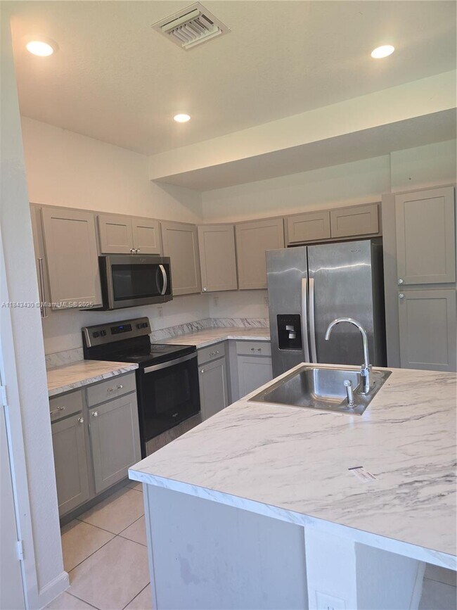 Foto del edificio - 1141 NW 208th Terrace