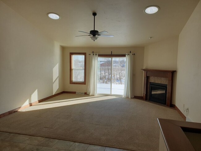 Living Area - 1728 Lily of the Valley Dr