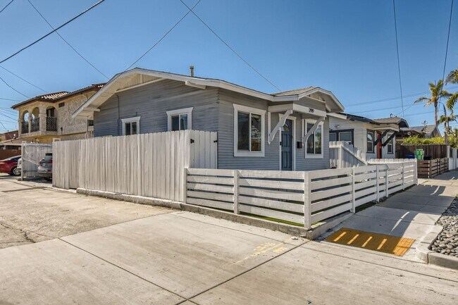 Foto del edificio - Vintage and Efficient 2 Bedroom Craftsman in North Park