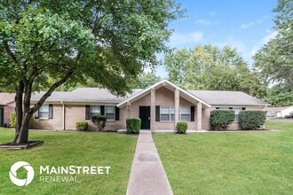 Building Photo - 8347 Bridgewood Dr