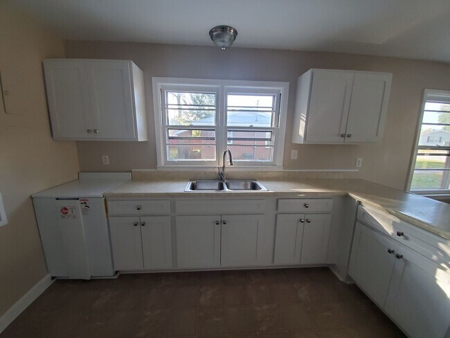 Building Photo - 525 Terry Cir