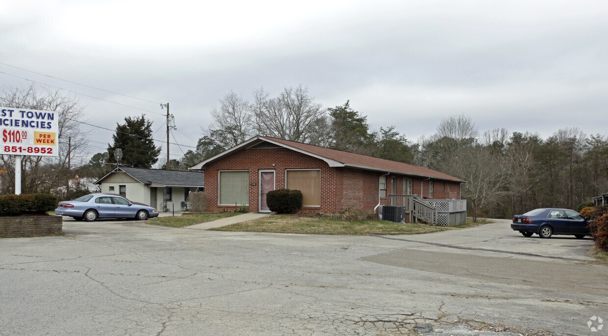 Primary Photo - 7215 Asheville Hwy