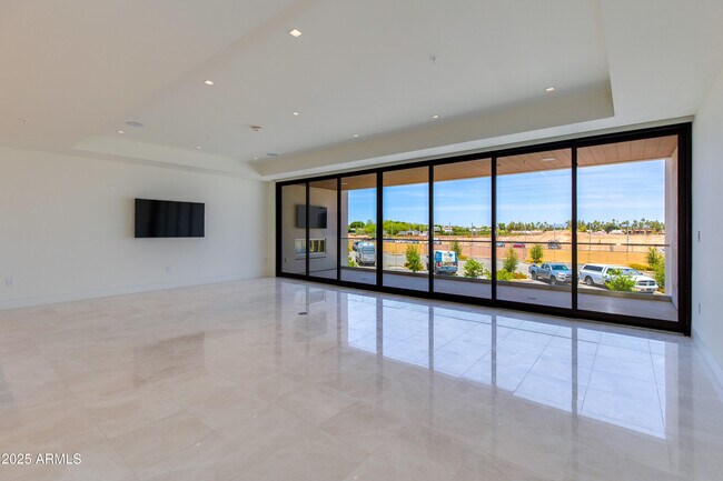 Foto del edificio - 6587 N Palmeraie Blvd