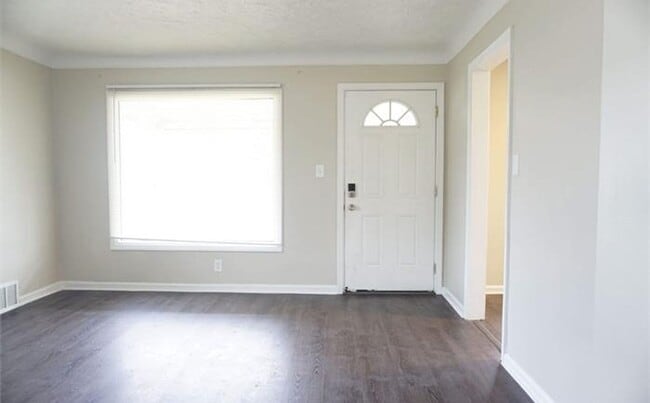 Building Photo - Renovated 3-Bedroom Bungalow – We Welcome ...