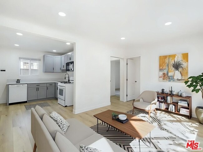 Photo - 11812 Main St Apartment