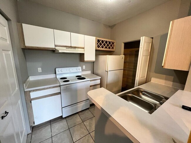 Foto del edificio - Superb 1 bed / 1 bath located in the Madis...