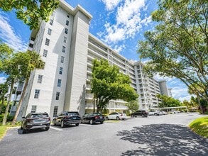 Building Photo - 4015 W Palm Aire Dr