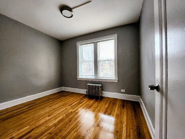 Foto del edificio - 644 N Mayfield Ave