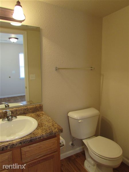 Building Photo - 102 Daniels