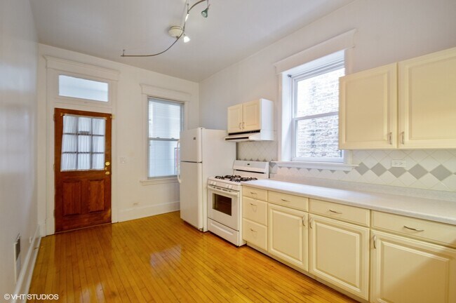 Building Photo - 4009 N Greenview Ave