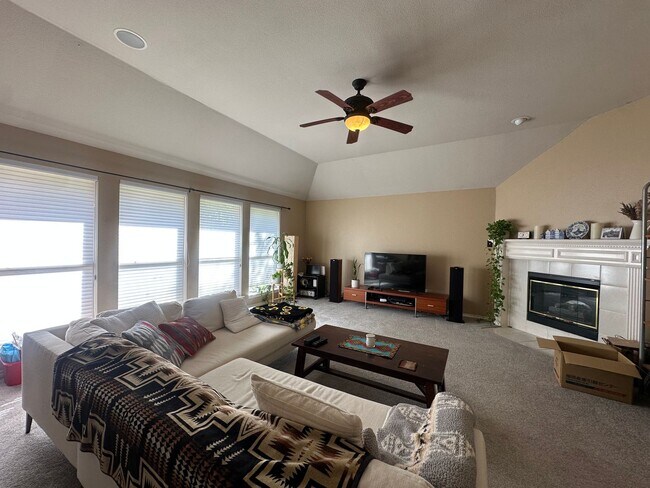 Foto del edificio - 5204 Lakeland Dr