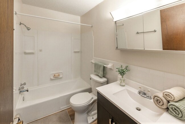2 bedroom bathroom - Fox Ridge Estates