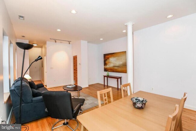 Foto del edificio - 1427 Chapin St NW