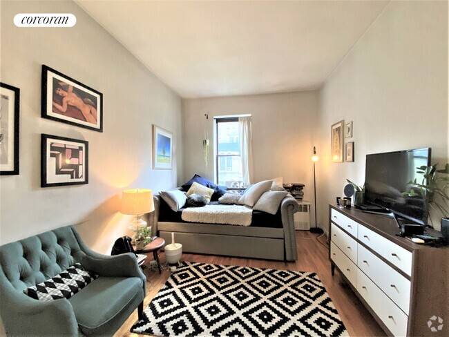 Building Photo - 103 W 74th St