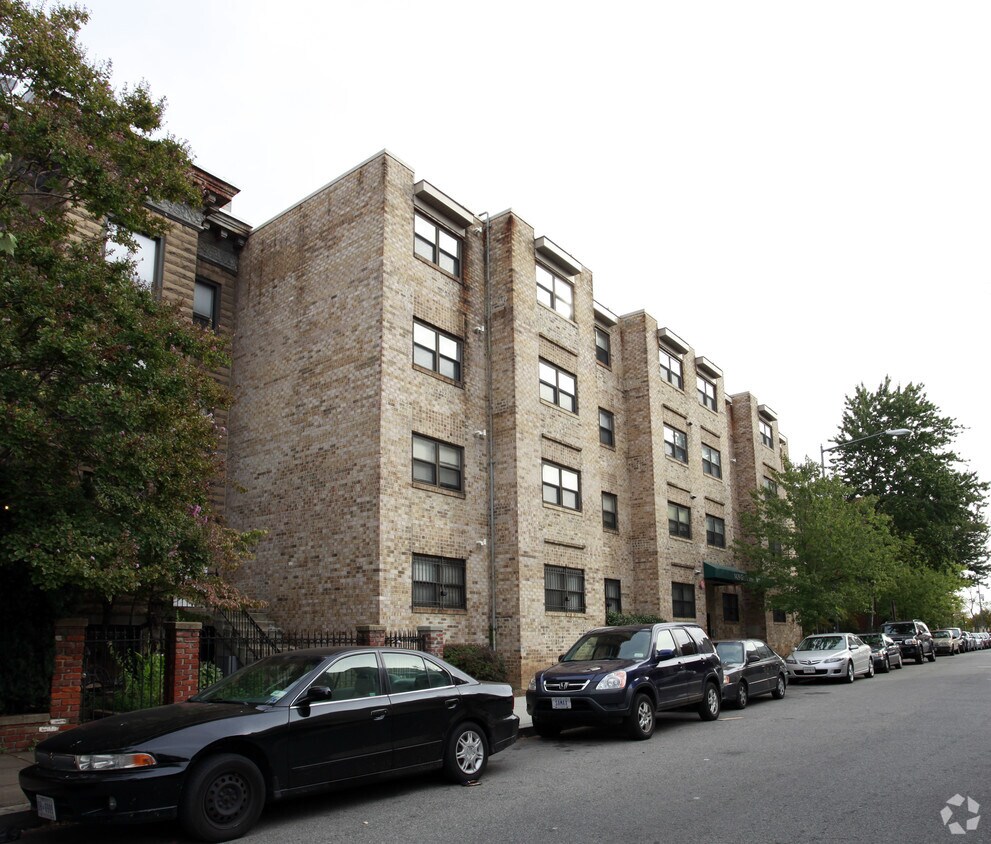 Foto principal - 1429 Girard St NW