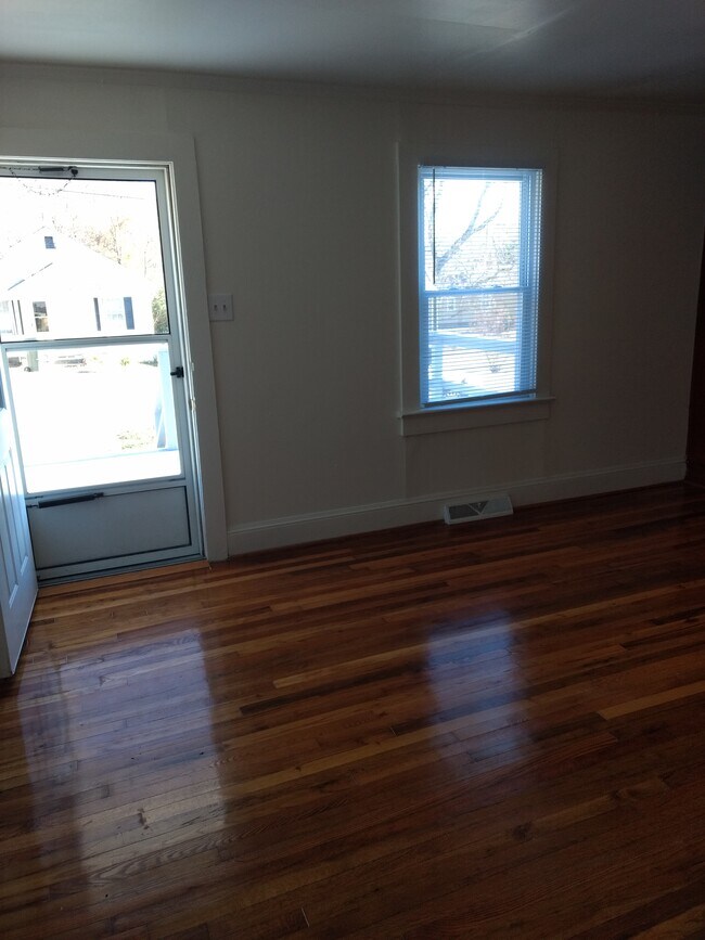 Building Photo - 707 Monroe St