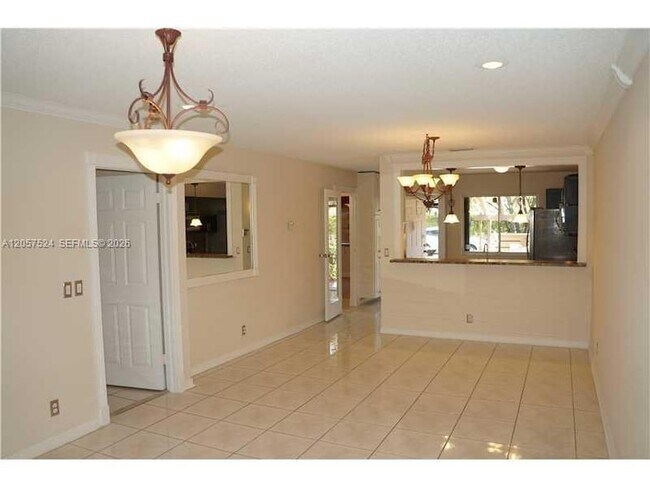 Building Photo - 459 Lakeview Dr