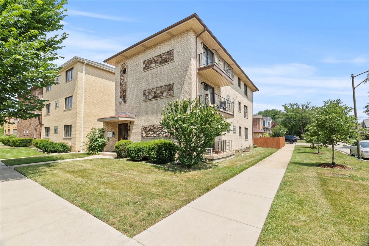 Foto principal - 6617 N Northwest Hwy