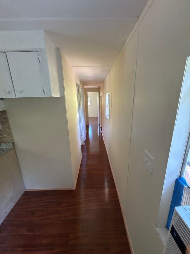 Foto del edificio - 296 Dix Creek Rd Number 1