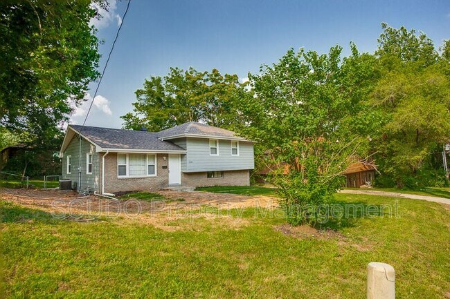 Building Photo - 1228 E T C Lea Rd