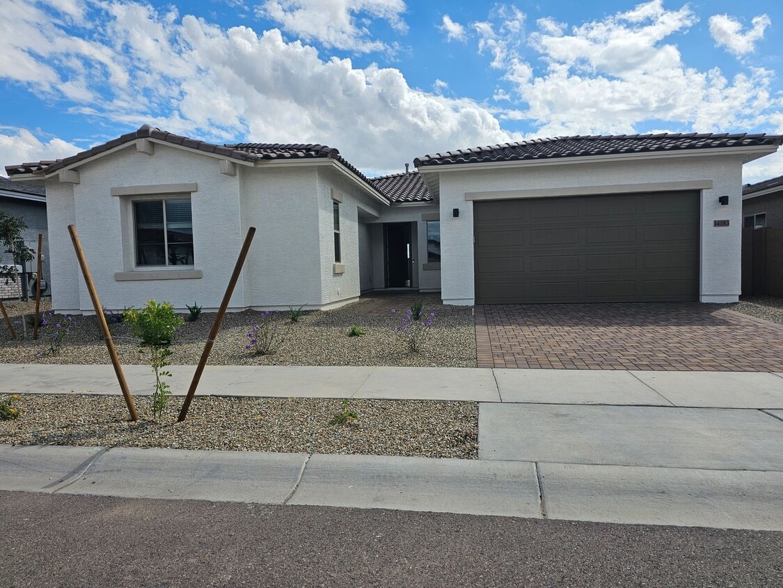 Foto principal - BEAUTIFUL NEW HOME 5 BEDROOMS 3 BATHS!