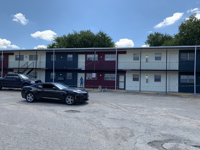 Building Photo - Townshires Apartments