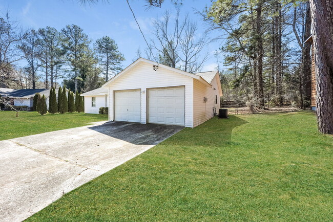 Building Photo - 266 Montego Cir