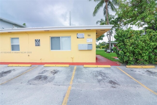 Foto del edificio - 716 NE 8th St