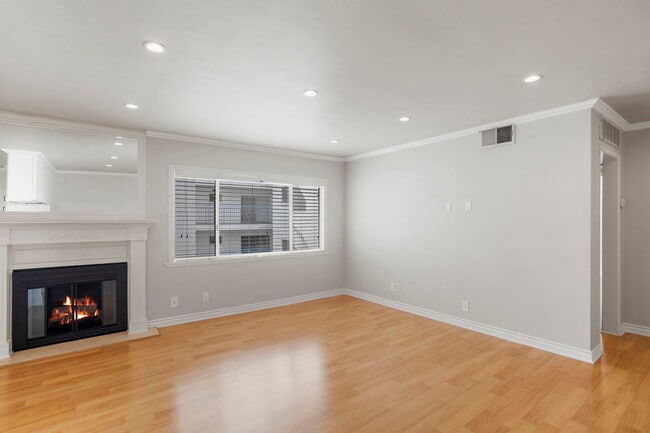 Building Photo - 11639 Chenault St