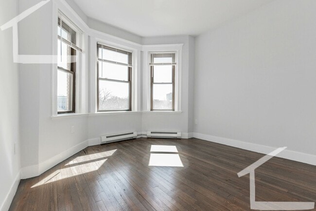 Avl 6/1- Renovated 2BR on Park Drive w/d in unit! - Avl 6/1- Renovated 2BR on Park Drive w/d in unit! Apartment