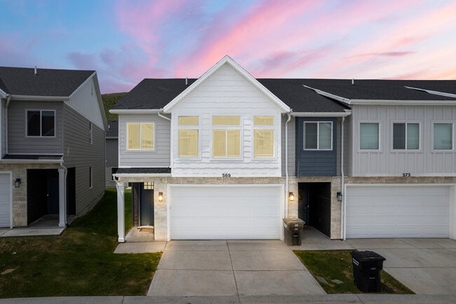 Building Photo - 569 N Richland Valley St