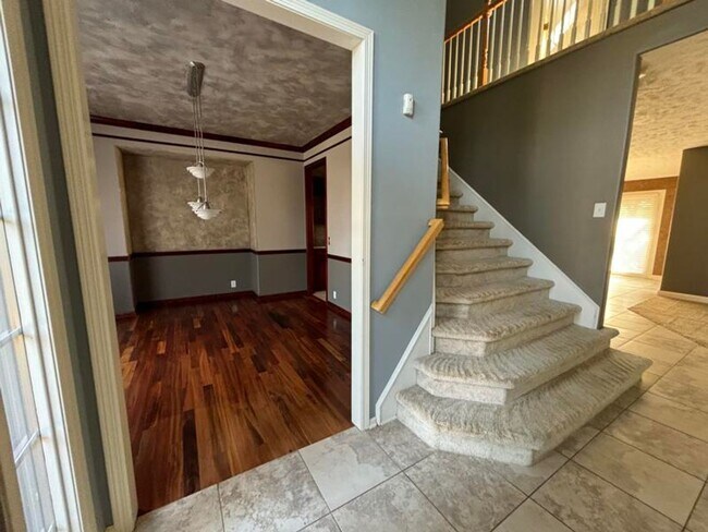 Building Photo - Home in Omaha for Rent!