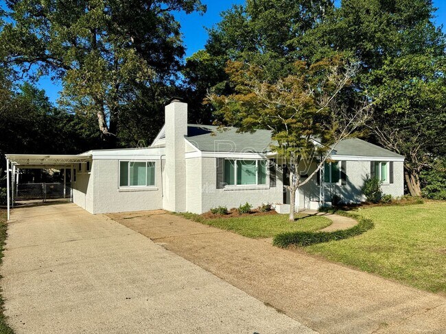 Foto del edificio - 2927 Brevard Ave