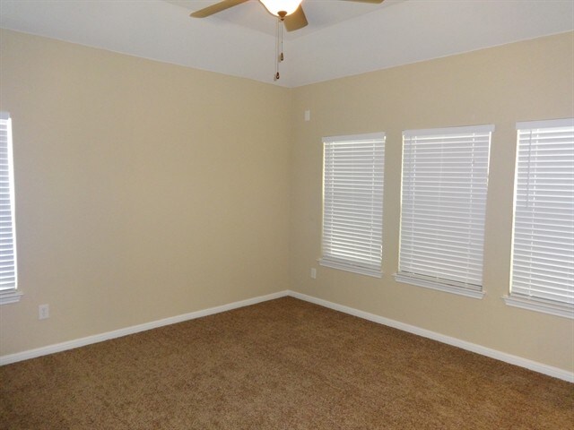 Building Photo - 498 McGarity