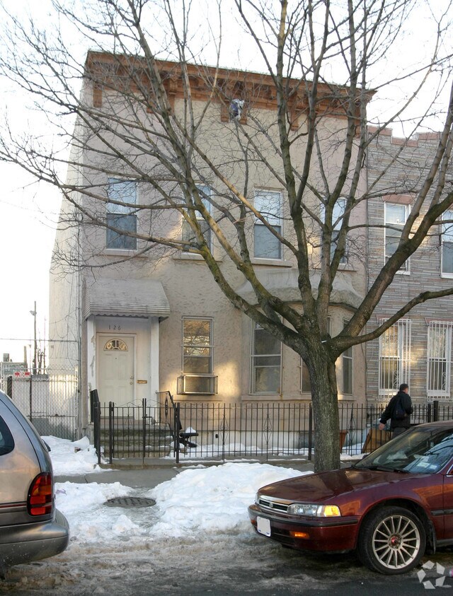 Primary Photo - 126B Saint Nicholas Ave