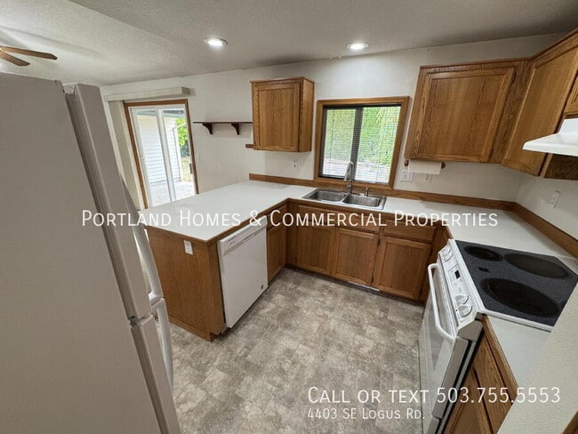 Building Photo - 4403 SE Logus Rd