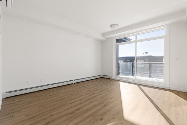 Photo du bâtiment - 55 Lucas Way NW